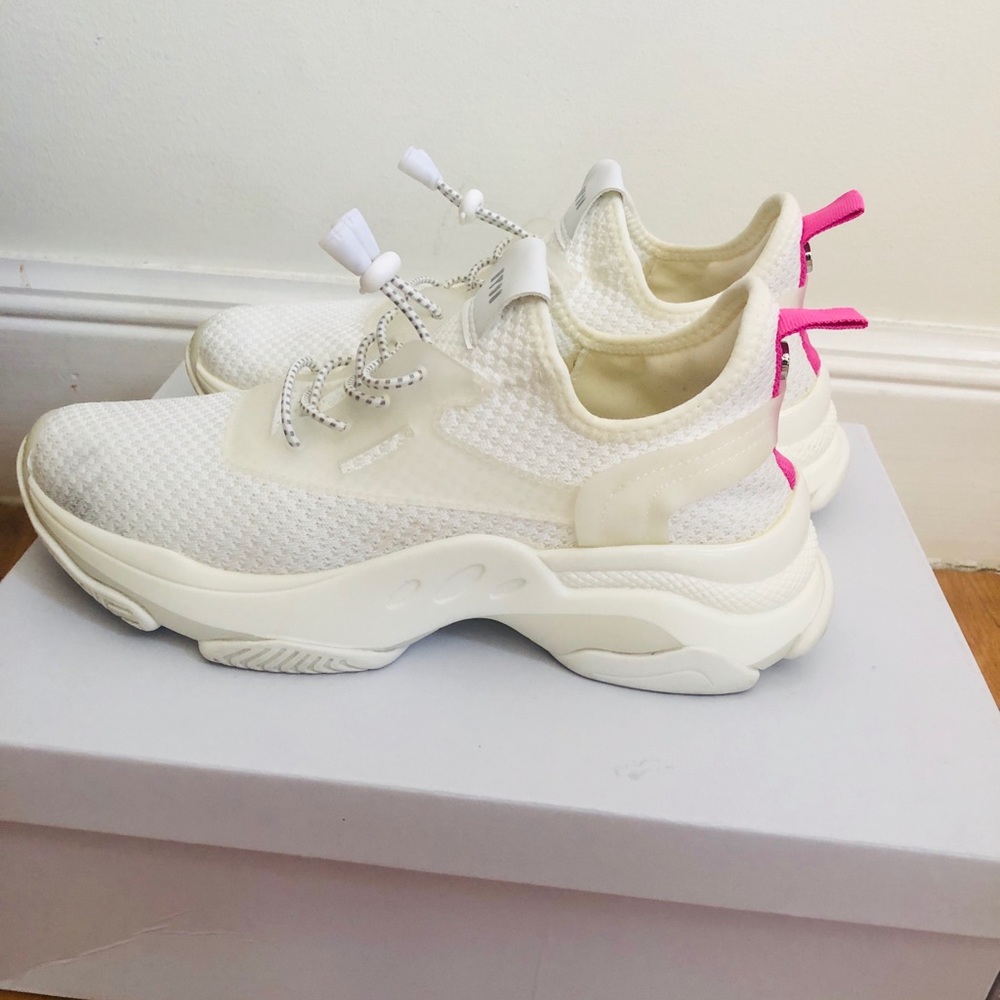 Myles White - Steve Madam